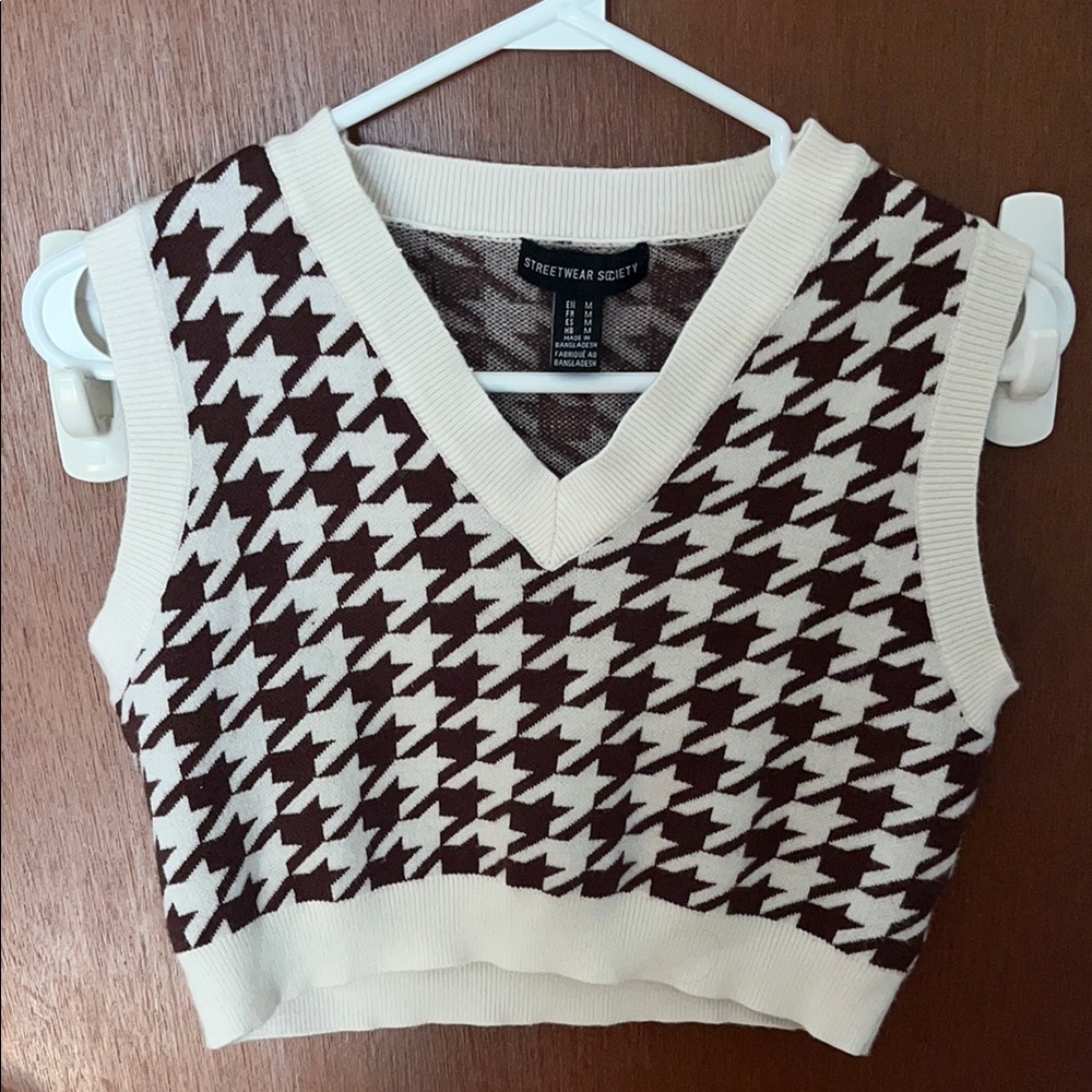 Brown & White Houndstooth V-Neck Cropped Sweater Vest